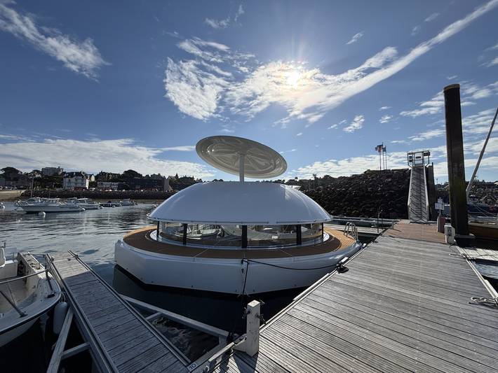Boot für 2 Personen, mit Whirlpool und Terrasse in Frankreich