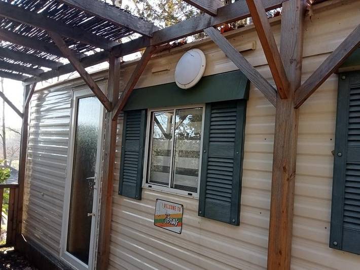 Camping La Perle - Mobilhome 4 personnes - Texas in Saint-Médard-la-Rochette, Région d'Aubussargues