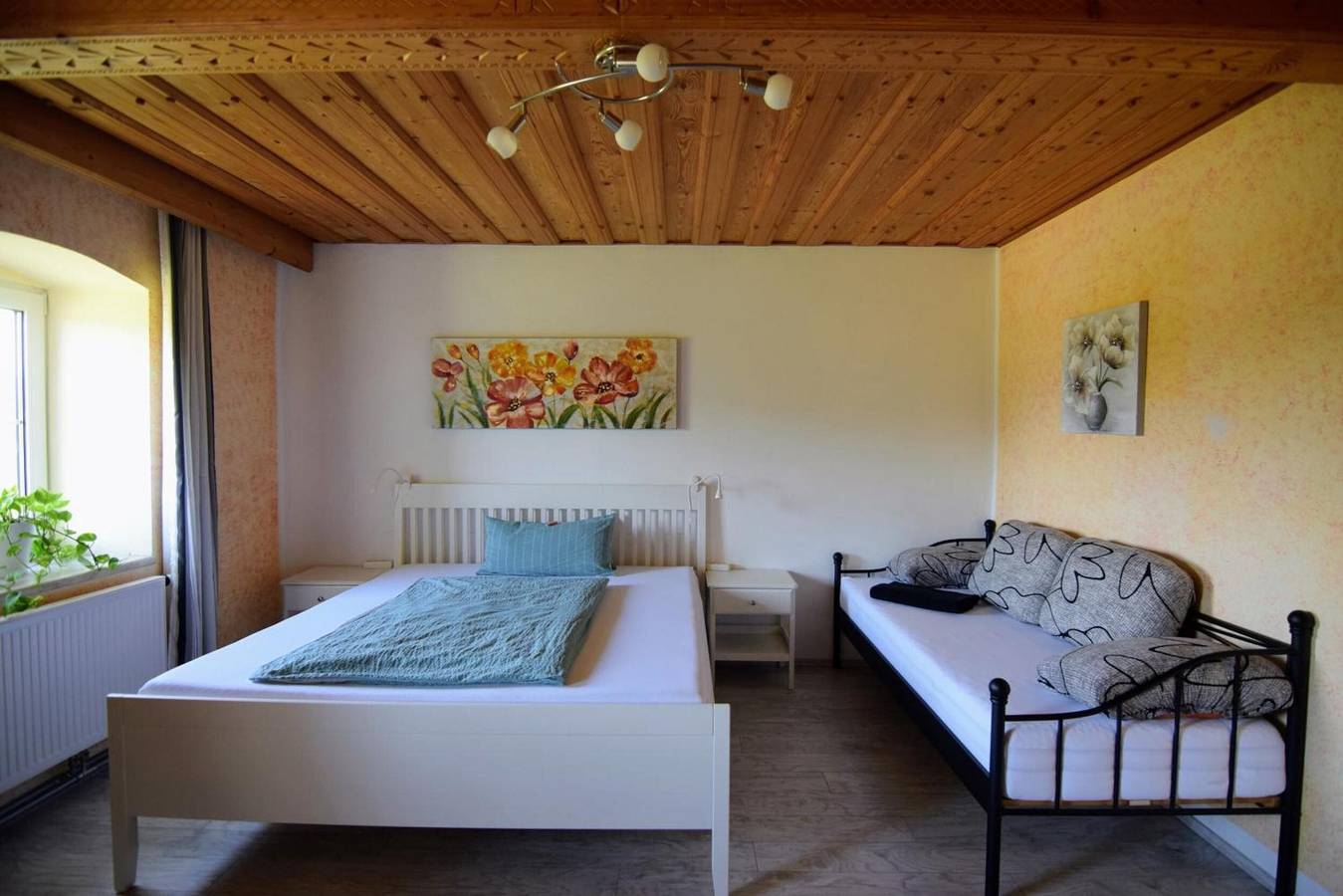 Ganze Wohnung, Apartment „Stilvoll mit Bauernhof“ mit Bergblick, Gemeinschaftsterrasse & Wlan in Sankt Martin-Karlsbach, Mostviertel Region