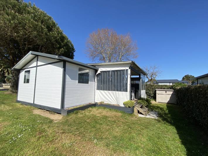 Camping pour 6 personnes, avec terrasse et piscine