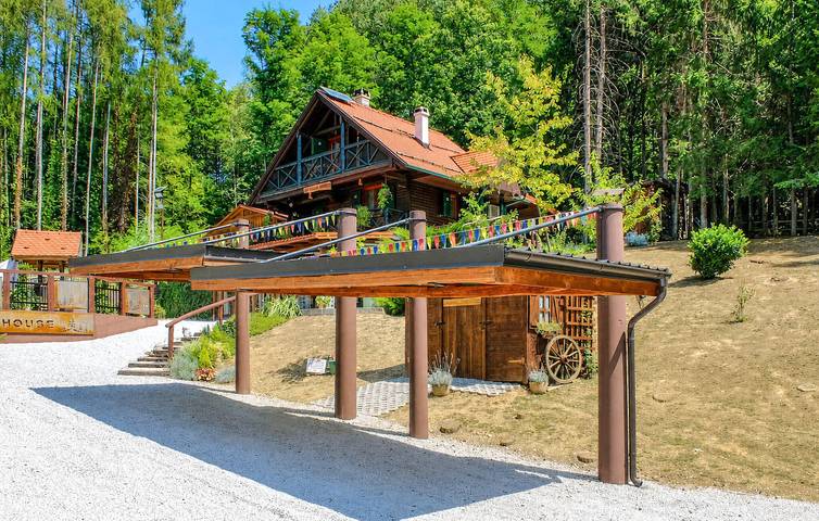 Geräumige 2-Zimmer-Wohnung mit Pool, WLAN, Terrasse und Parkplatz in Varazdin