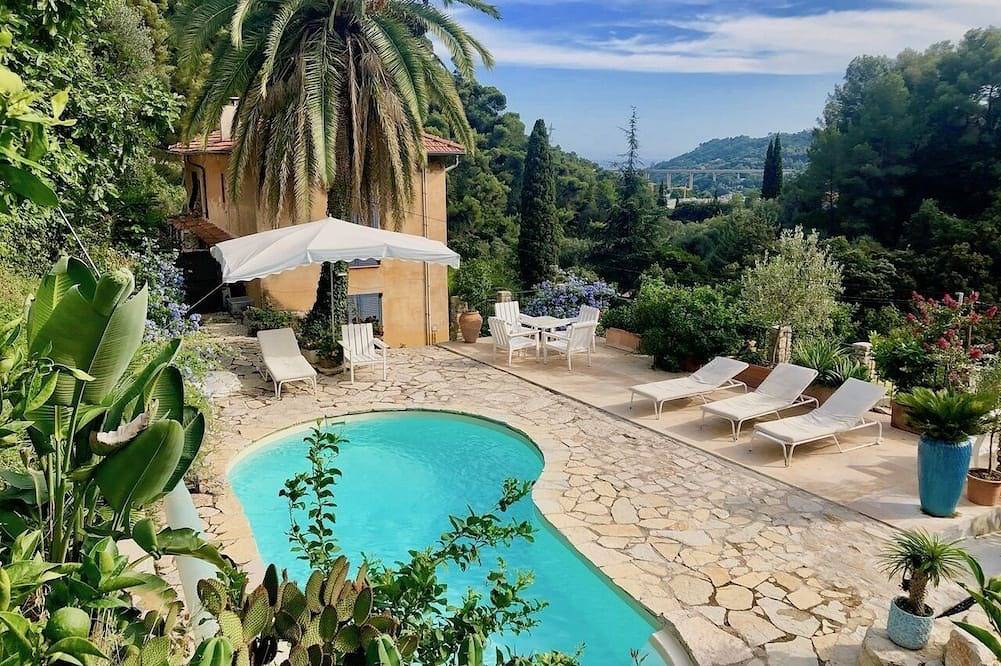 Kommen Sie in einer wunderschönen subtropischen Natur in Menton, Schwimmbad und Meer zur Ruhe in Menton, Mittelmeerküste (Frankreich)