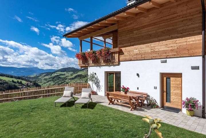 Gîte pour 5 personnes, avec jardin à Funes
