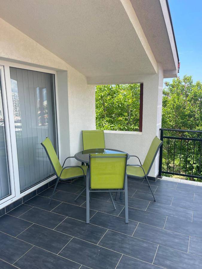 Gîte pour 6 personnes, avec jardin ainsi que balcon et vue dans Bar - 4