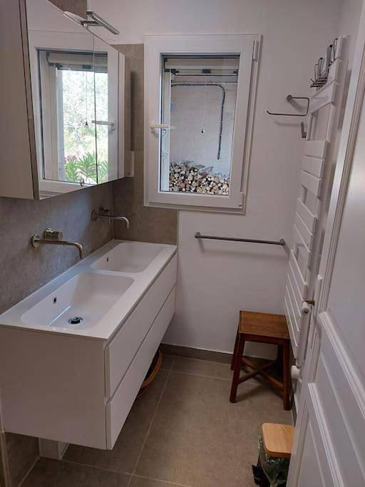 Location de vacances pour 9 personnes, avec vue ainsi que piscine et jardin, animaux acceptés à Grambois - 4