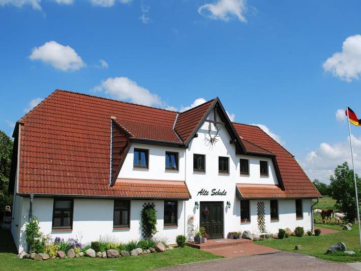 Bauernhof für 4 Personen, mit Terrasse und Pool sowie Garten, mit Haustier in Mecklenburgische Seenplatte - 2
