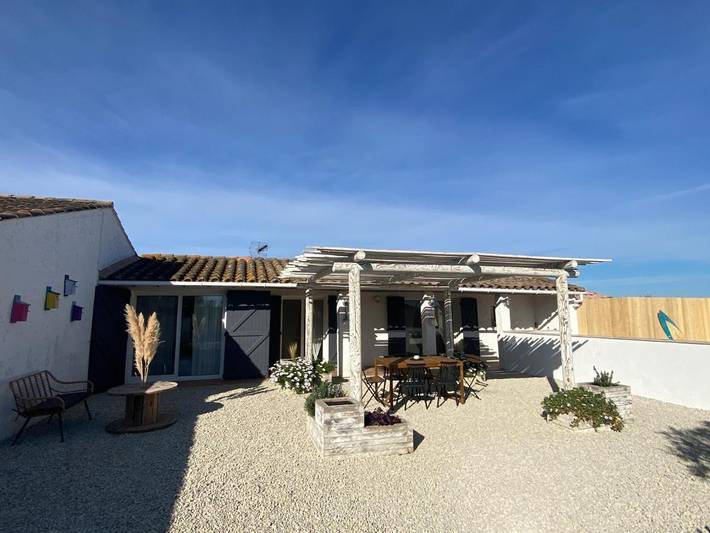 Location de vacances pour 4 personnes, avec vue et jardin ainsi que piscine et vue sur le lac, animaux acceptés dans Bac du sauvage - 2