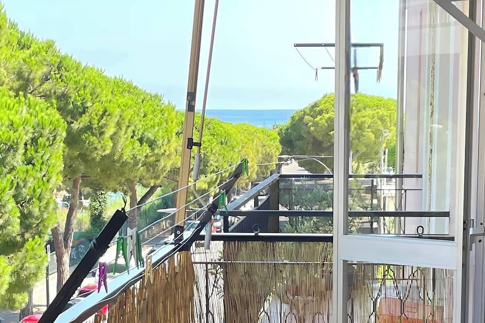 Entire apartment, [House of Sun] Relax & Beach 400 meters away in Albenga in Albenga, Riviera di Ponente