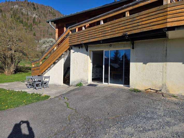 Ganze Wohnung, Ferienwohnung 'Charmant Vue Mont-Blanc' mit Bergblick und WLAN in Onnion, Region Bonneville
