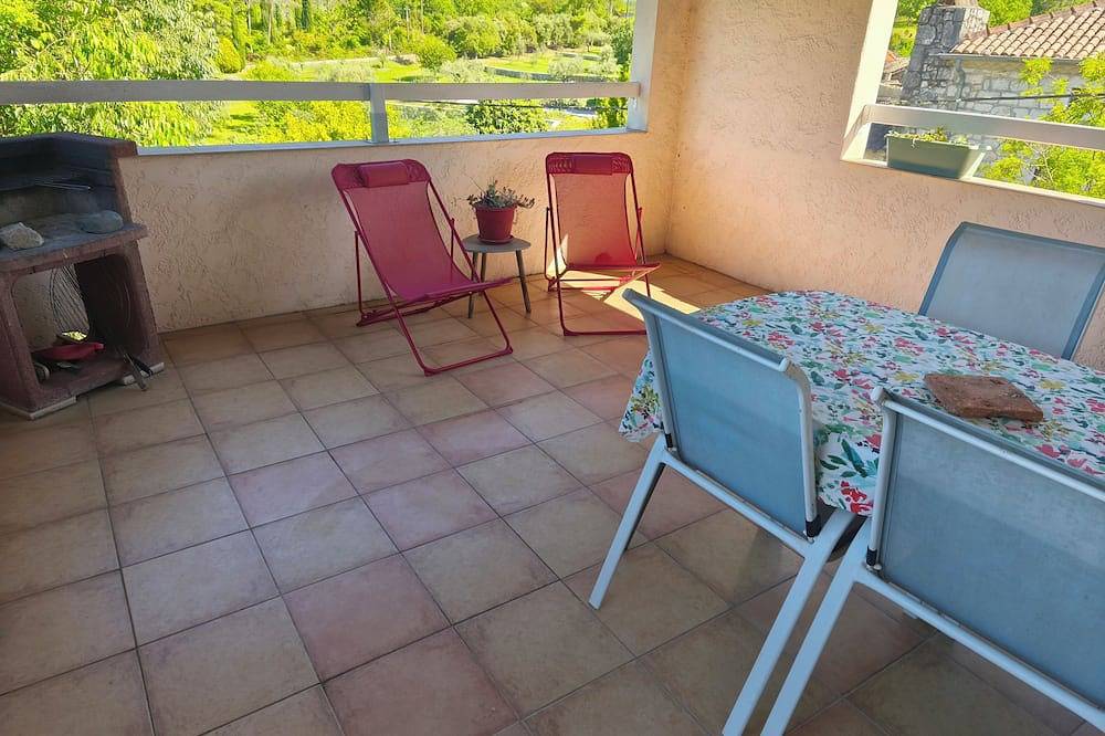 Appartement tout confort dans village vacances  à Balazuc, avec piscine commune. in Balazuc, Ardèche