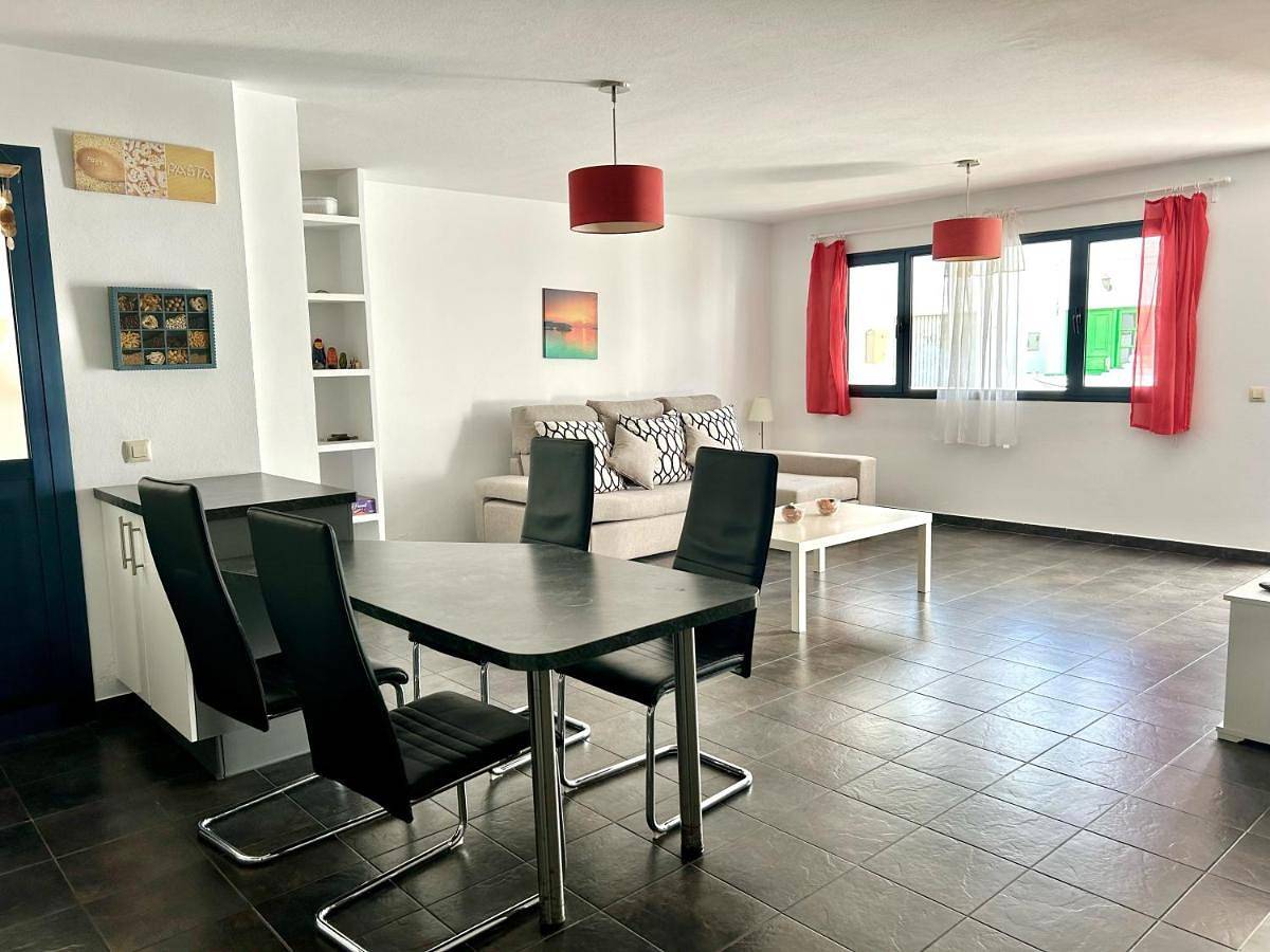 Apartamento entero, Two-Bedroom Apartment in Playa Famara, Teguise
