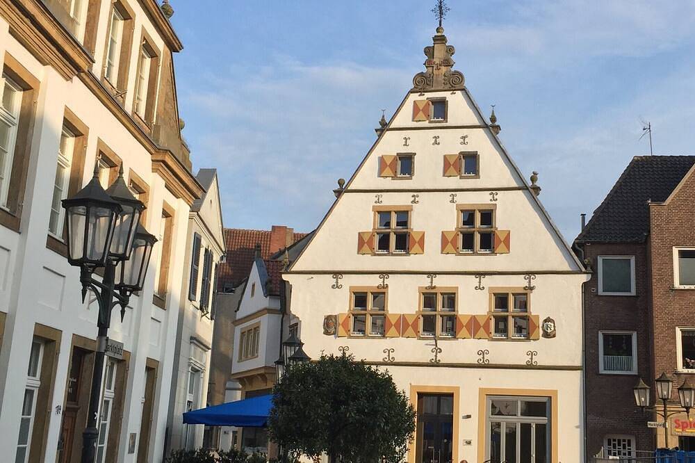 Ganze Wohnung, Haus Markt 12: ganze Etage auf 170 m² für bis zu 12 Personen zentral in Rheine in Rheine, Münsterland