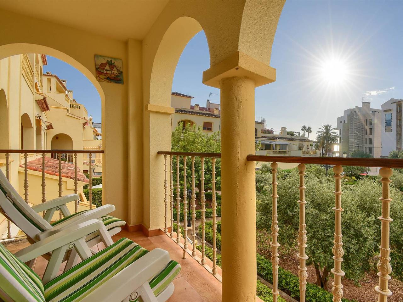 Entire apartment, Beachfront Apartment in Javea with Pool, A/C, and Nearby Amenities in Javea Port, Jávea