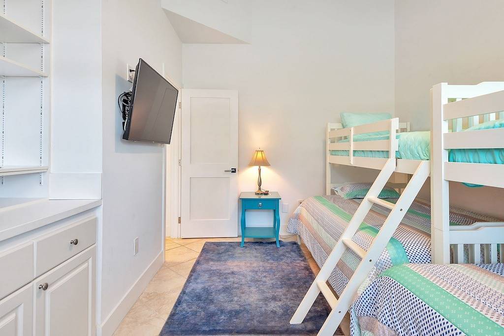 Vacation House for 14 Guests in Monroe County