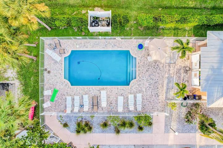 Ferienhaus für 8 Personen, mit Ausblick und Terrasse sowie Pool, mit Haustier - 1
