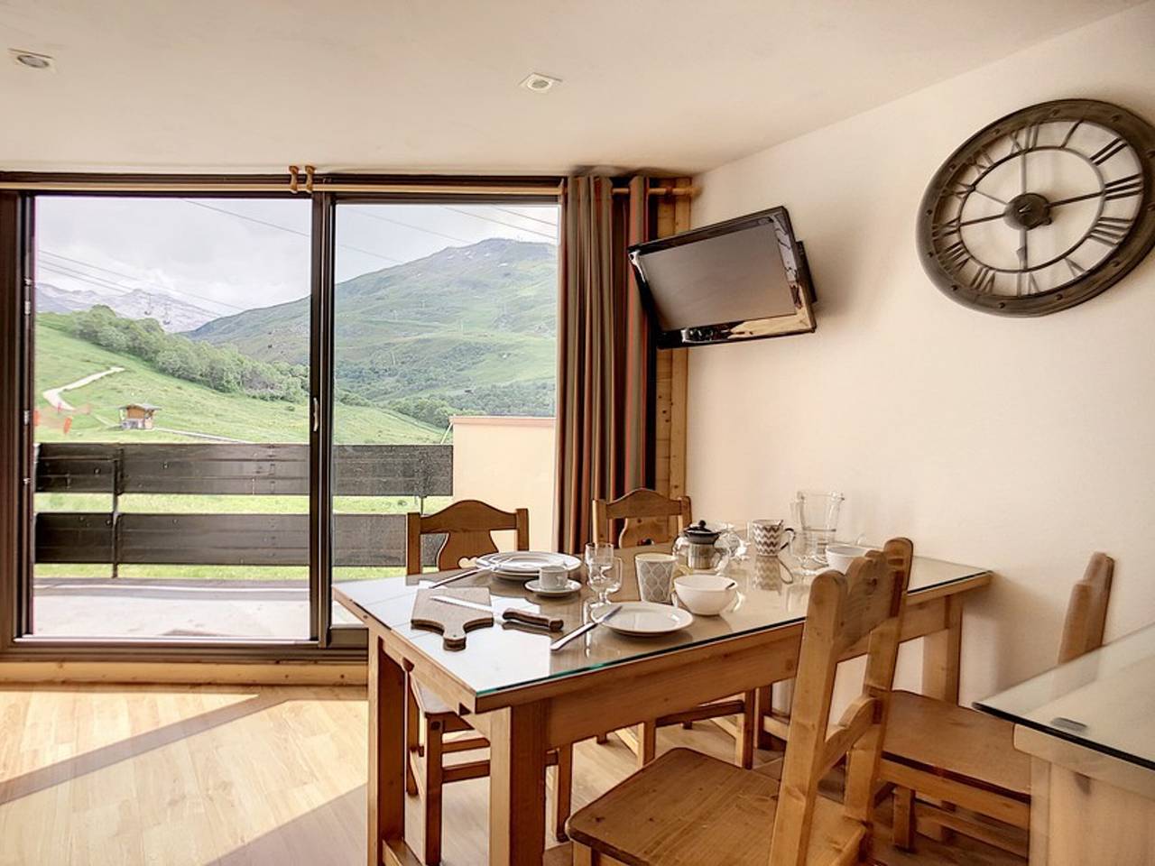 Geheel appartement, Modern duplex, ski-in/ski-out, south balcony in Les Menuires, Saint-Martin-de-Belleville