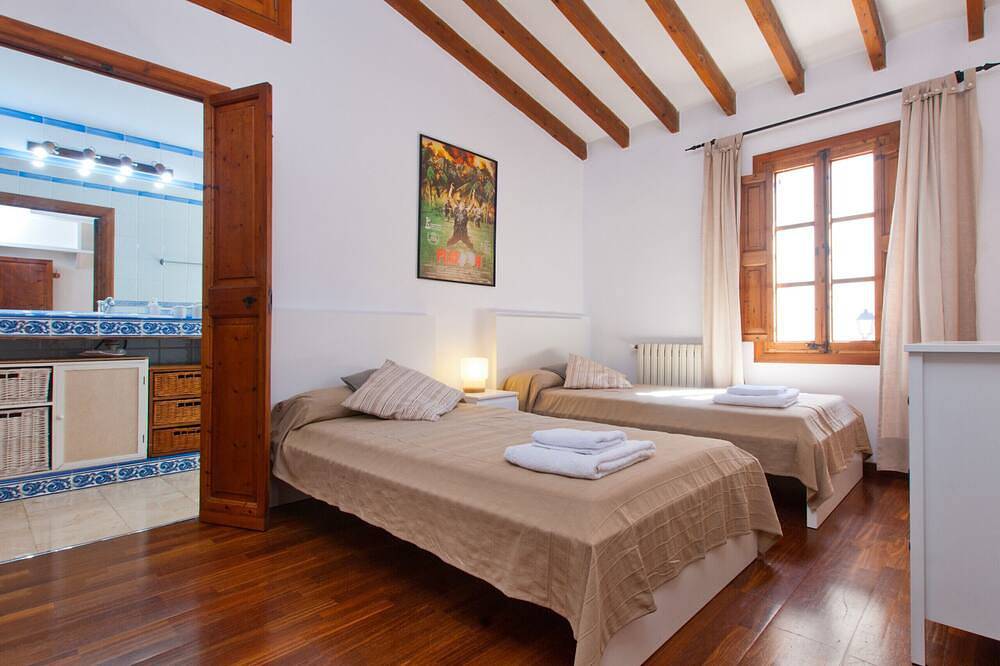 C. Es Convent, house in Alcudia with Wifi in Alcudia Old Town, Alcúdia