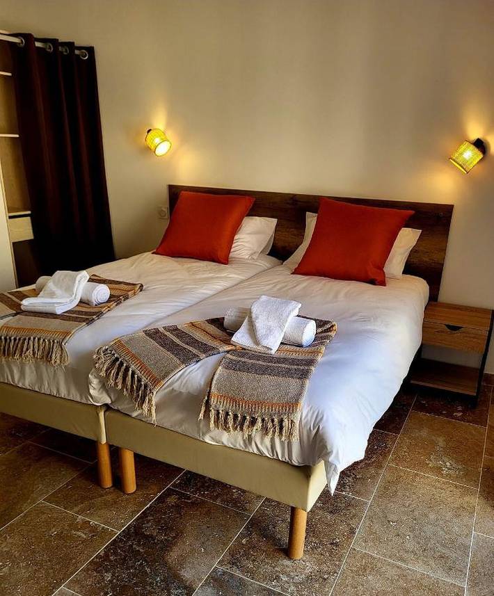 Chambre d’hôte pour 2 personnes, avec piscine ainsi que jardin et vue à Crillon-le-Brave - 2