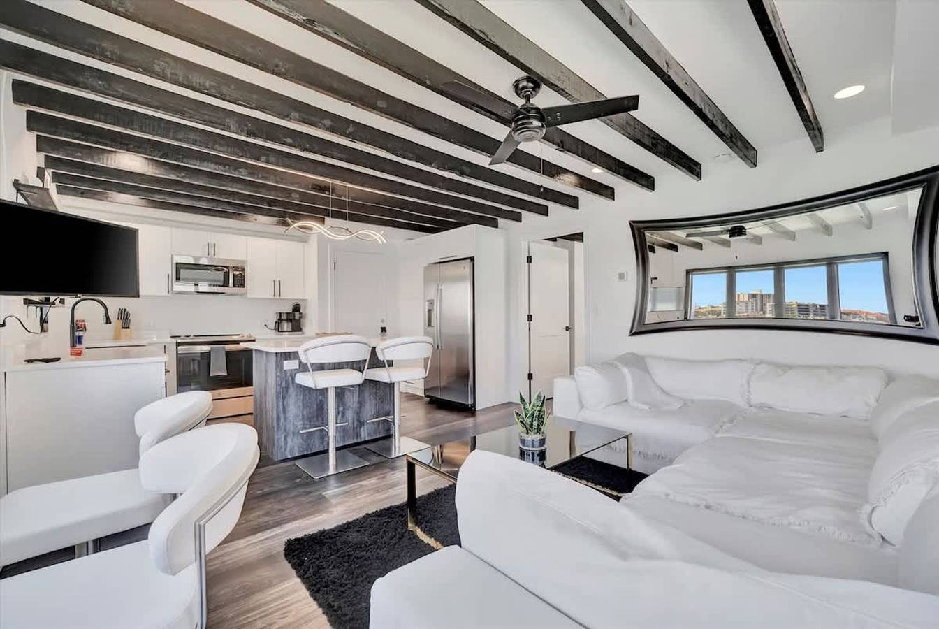 Apartamento entero, The Aura  a Luxury Waterview Condo   heated pool in Clearwater Beach, Clearwater