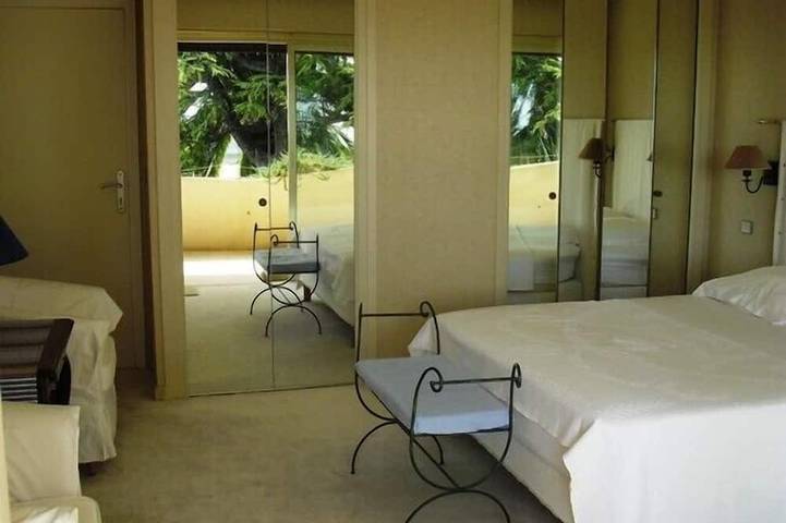 Apartamento entero, Un magnífico apartamento dominante con gran terraza privada. in Vence (Alpes Marítimos), Costa mediterránea (Francia)
