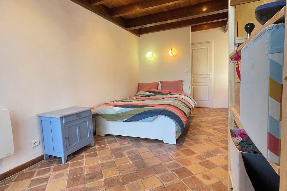 Entire apartment, Independent studio with its own entrance. in Bègles, Bordeaux region