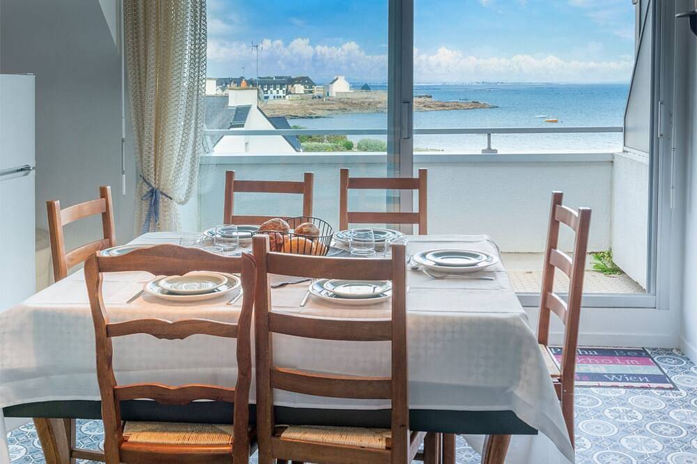 Appartement entier, Duplex 5 pièces avec balcon à 30m de la plage - 7 couchages, acceptant animaux, wifi et parking in Plage de Port Fontaine-Lomener, Ploemeur