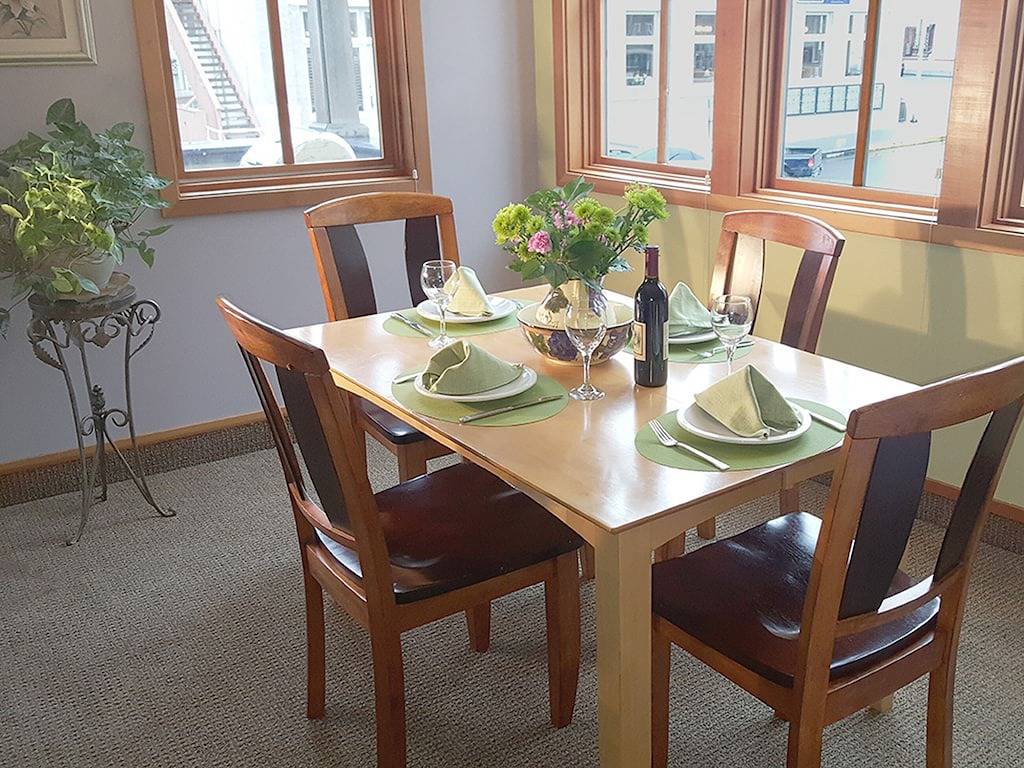 Ganze Wohnung, Haustierfreundliche Wohnung in der Innenstadt von Friday Harbor! - (San Juan Suites - Valley Farm) in Friday Harbor, San Juan Island