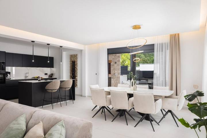 Villa pour 8 personnes, adapté aux familles à Promajna - 3