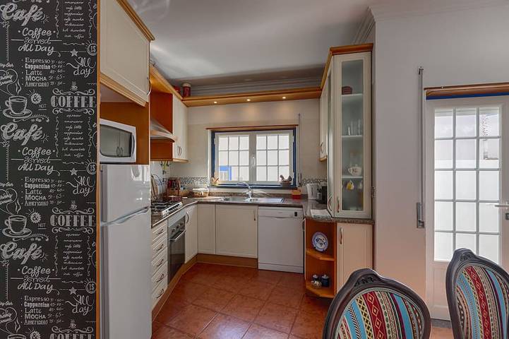 Vacation rental for 7 people, with balcony in Ericeira