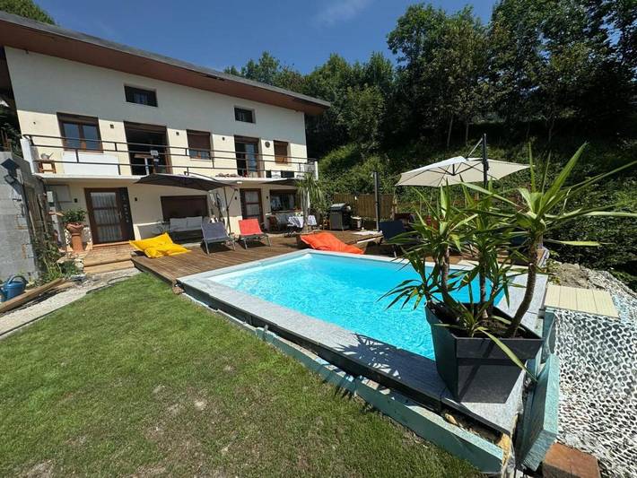 Location de vacances pour 2 personnes, avec piscine ainsi que vue et jardin à Aigueblanche - 4