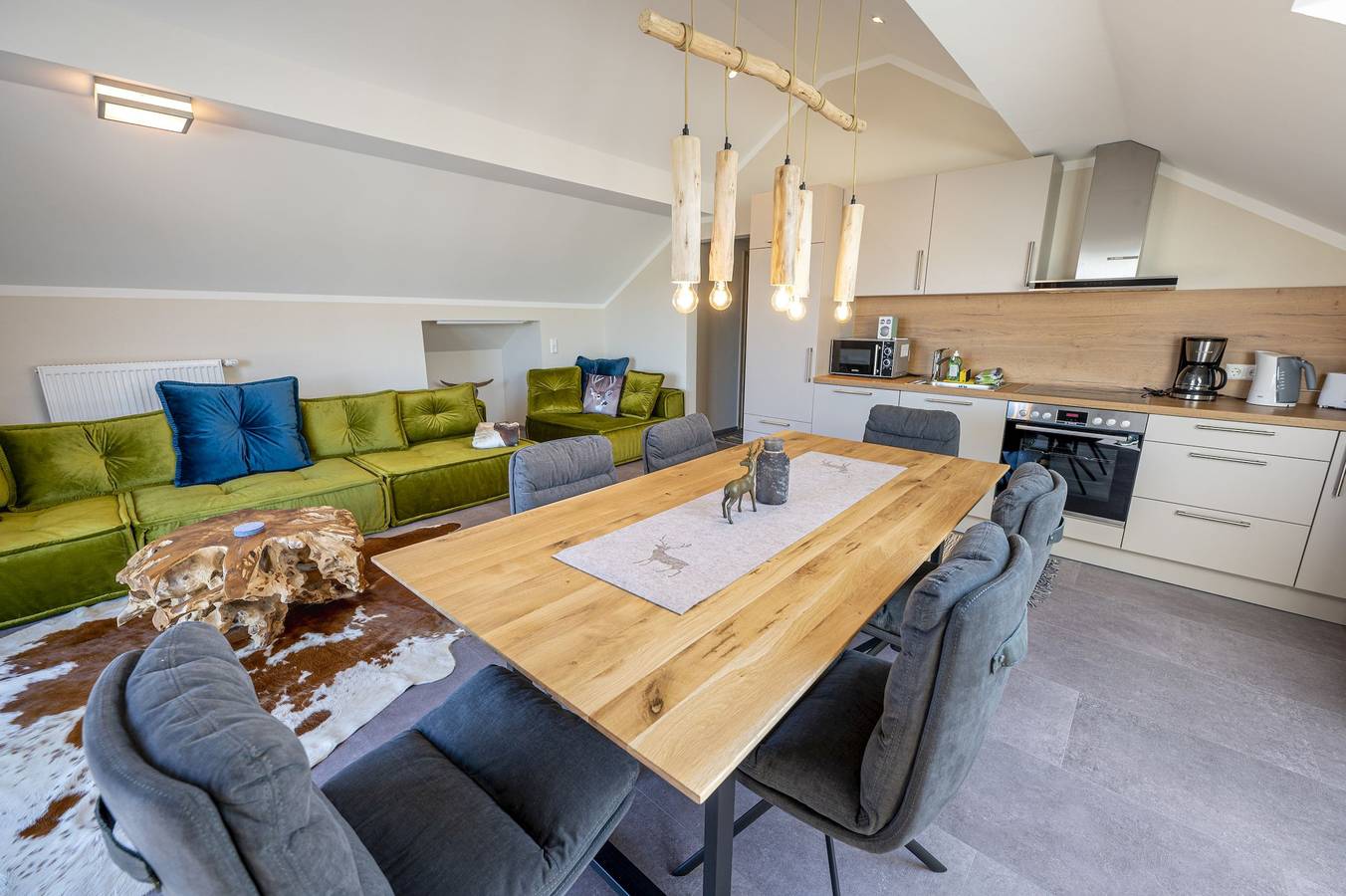 Ganze Wohnung, Ferienwohnung Hirsch" mit Bergblick, Balkon und Wlan in Loffenau, Nordschwarzwald