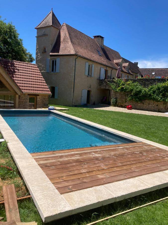 Location de vacances pour 12 personnes, avec piscine ainsi que terrasse et vue, animaux acceptés à Bouzic