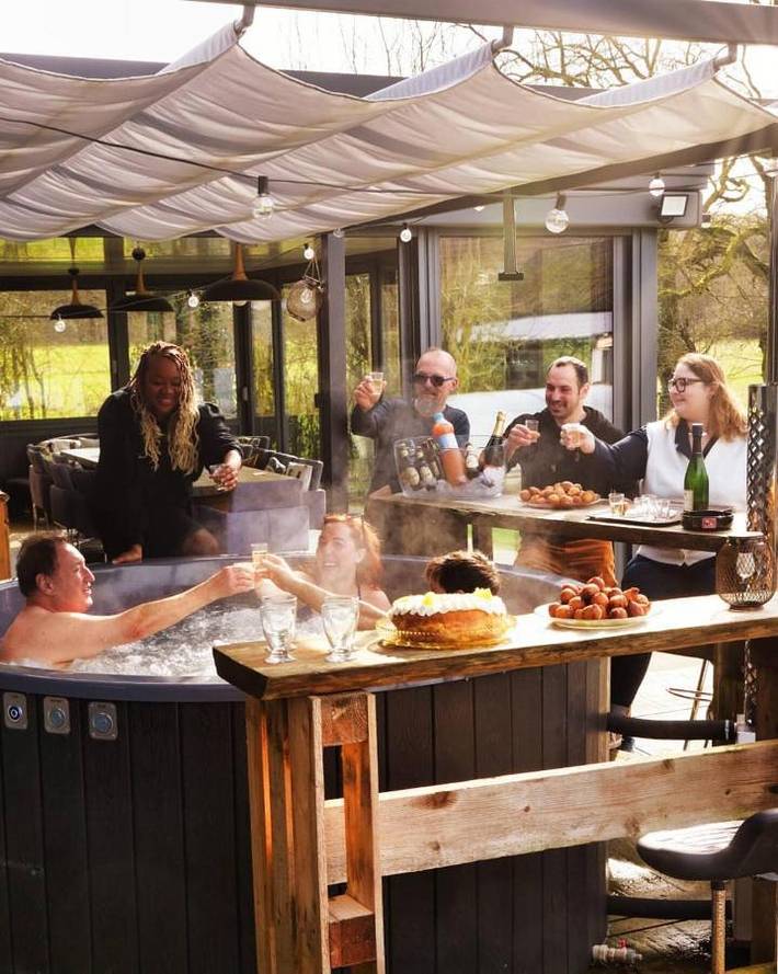 Location de vacances pour 14 personnes, avec jardin et jacuzzi ainsi que sauna et piscine, adapté aux familles à Belval-sous-Châtillon