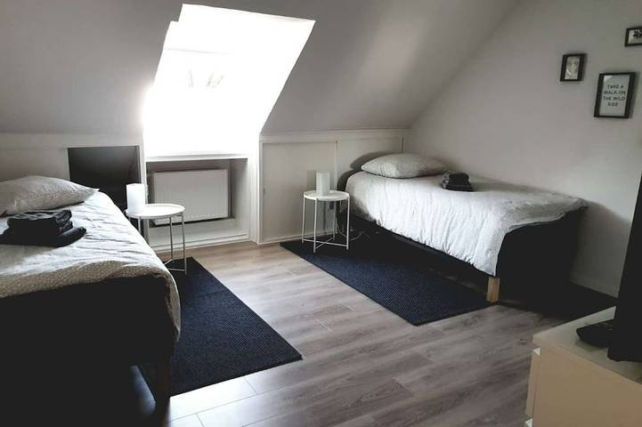 Ganze Wohnung, Luxuriöse großzügige Wohnung mit 3 Schlafzimmer, Terrasse in Solingen, Bergisches Land
