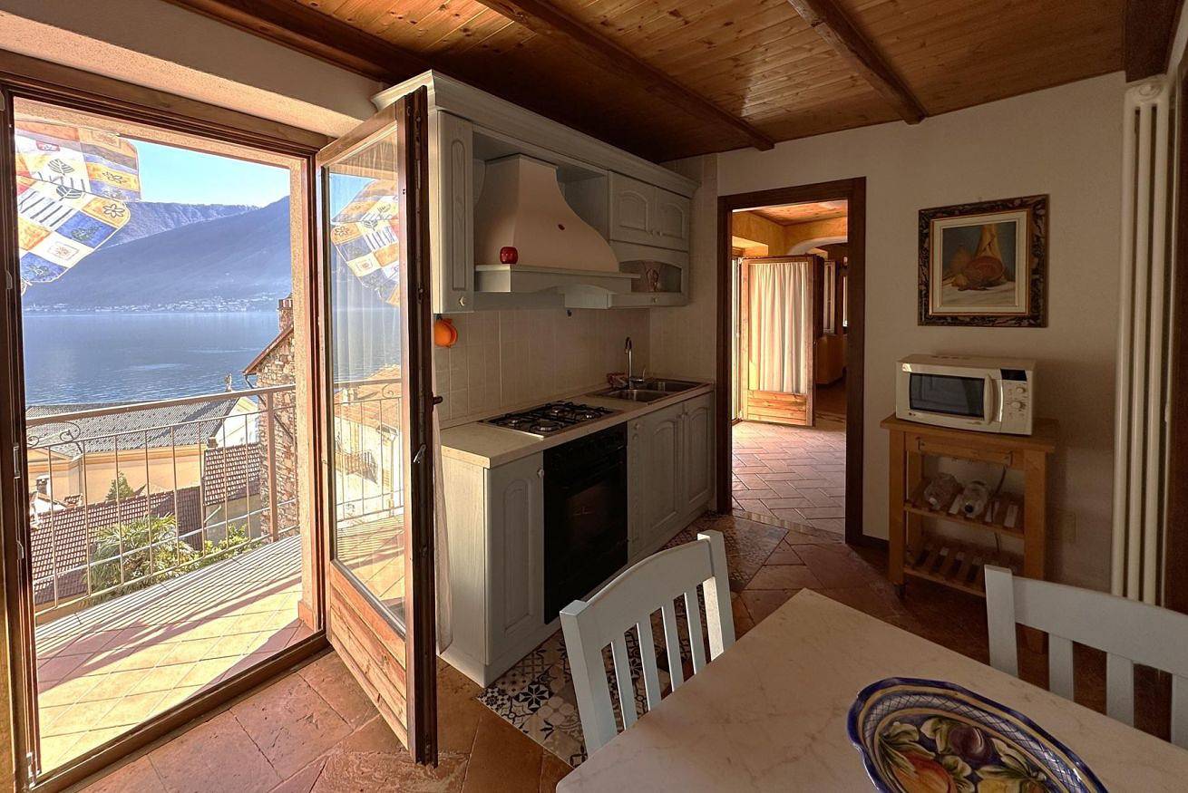 Ganze Wohnung, Faro sul lago apt in Colonno, Comer See