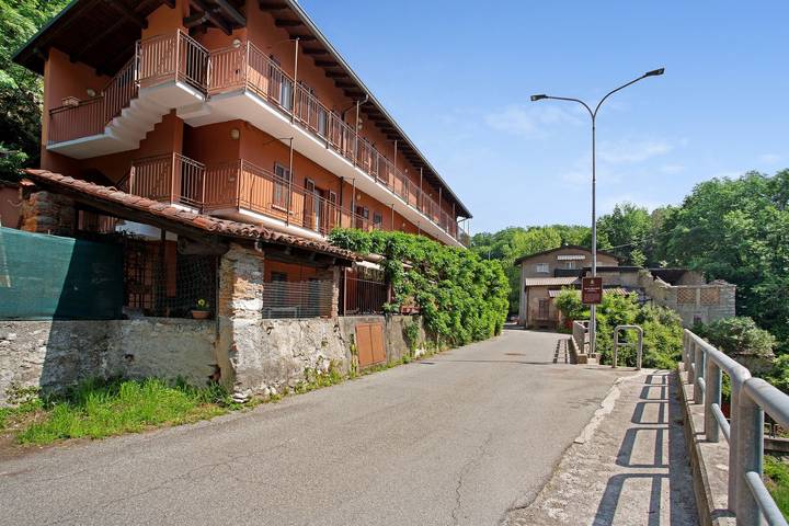 Appartamento intero, Residence Appartamento Roma" con vista sulle montagne, terrazza e Wi-Fi in Civate, Brianza