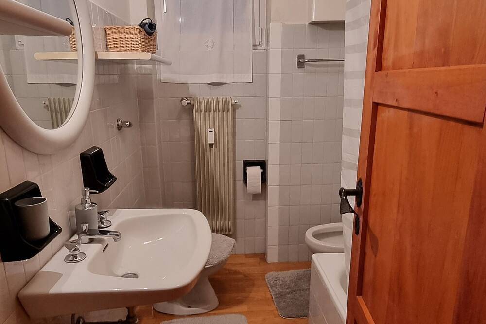 Apartamento entero, Charming 2-bedroom apartment in Norge with Wifi access in Trento, Montañas Garda
