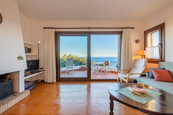Appartement entier, Joli appartement avec magnifiques vues à la mer et piscine. in Begur, Costa Brava
