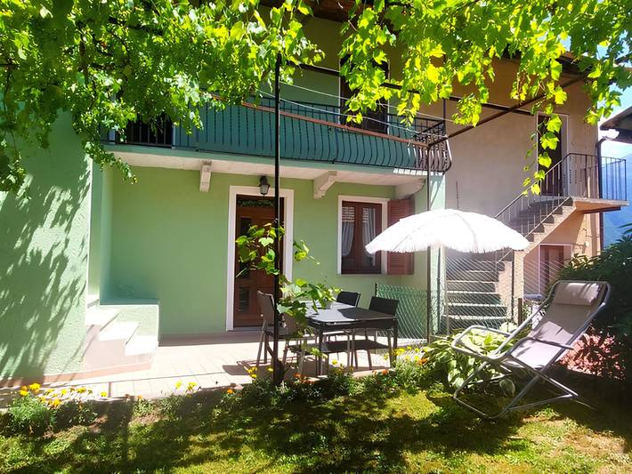 Ferienwohnung für 4 Personen, mit Garten und Terrasse sowie Seeblick in Santa Maria Rezzonico