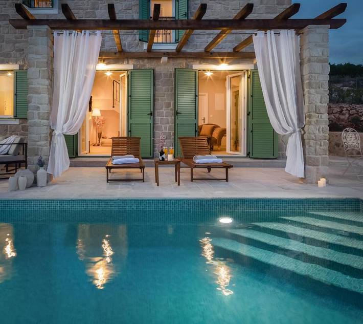 Villa pour 6 personnes, avec jardin ainsi que vue et piscine, animaux acceptés à Marina