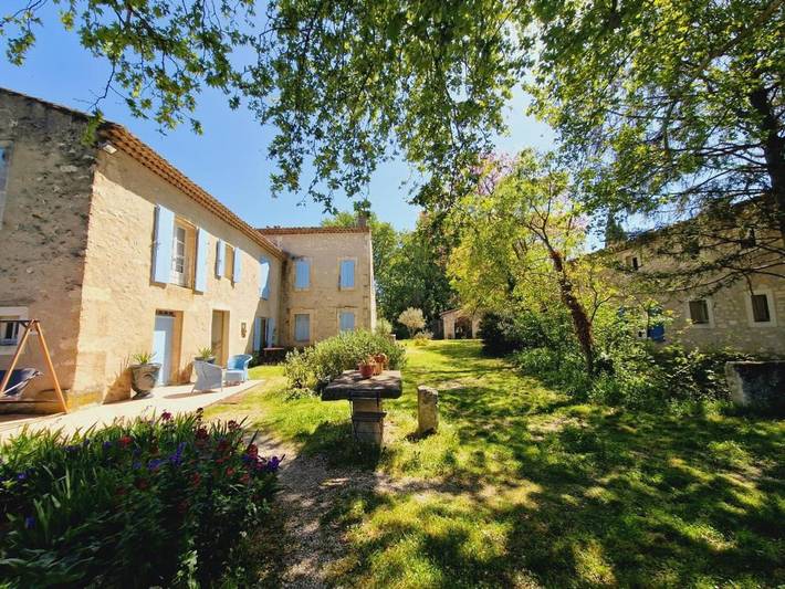 Chambre d’hôte pour 2 personnes, avec terrasse et jardin ainsi que piscine et vue