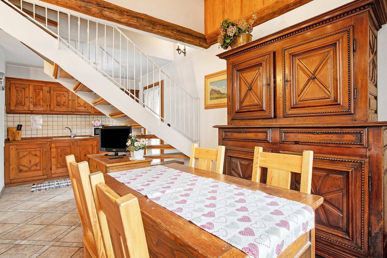 Ganze Wohnung, Ferienwohnung 'Trilocale 8' mit Bergblick, gemeinsamer Terrasse und Wlan in Gressan, Comune di Gressan