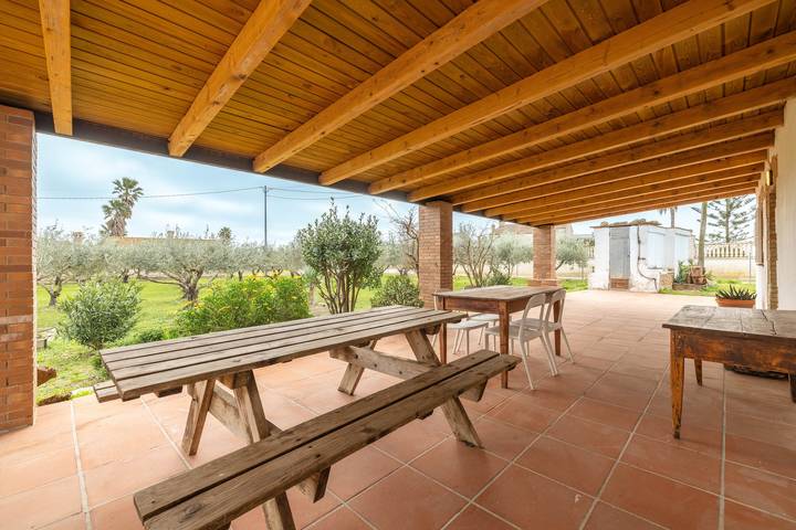 Casa Vacacional 'Masia Barrière Figueroa' con Terraza Privada, Jardín Privado y Wi-Fi in La Aldea, Delta del Ebro