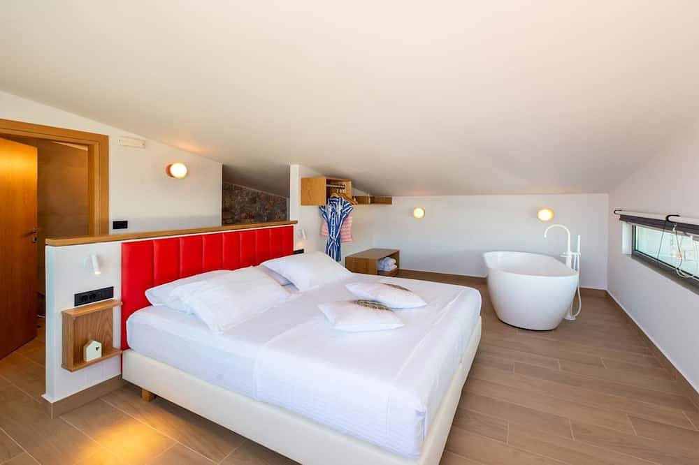 Villa Lydia ,two pools, indoor heated pool , sea view in Kissamos, Chania und Umgebung
