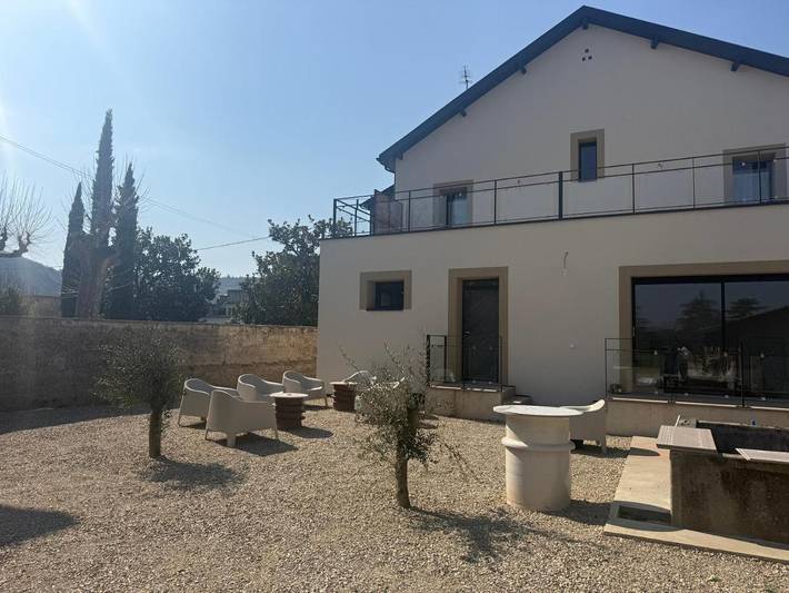 Maison d’hôte pour 2 personnes, avec Balcon et Terrasse ainsi que Jardin et Piscine