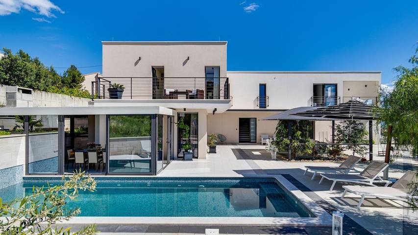 Villa für 8 Personen, mit Pool und Sauna sowie Balkon und Garten - 1