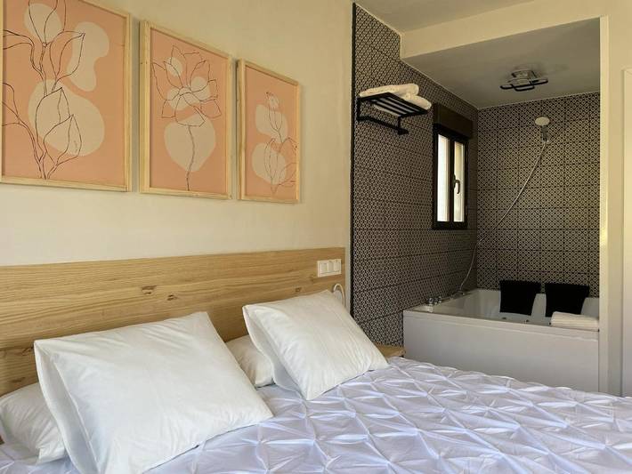 Apartamento para 2 personas, con jardín además de terraza y jacuzzi en Gargantilla del Lozoya y Pinilla de Buitrago