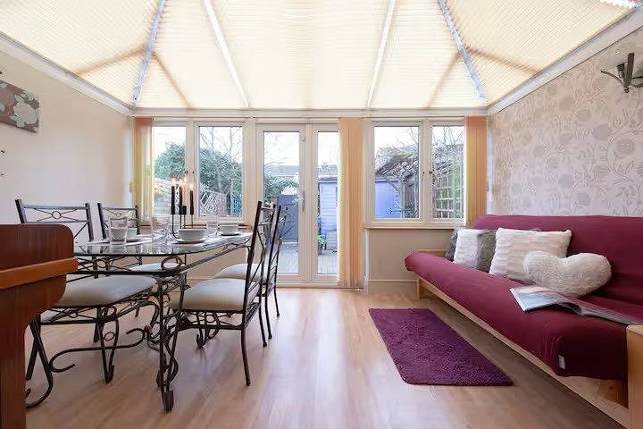 Holiday Home for 8 People in Newham, London