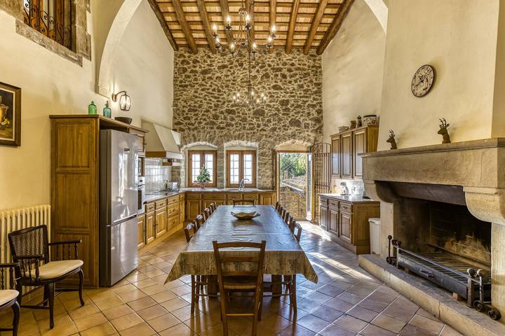 Masía Mas Solés con gran jardín privado, entorno tranquilo y a 15 min del mar in Parlavà, Baix Empordà