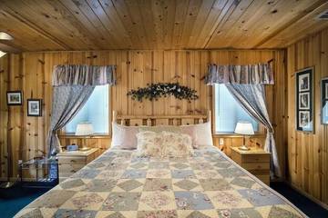 Log Cabin for 8 Guests in Wawona, Mariposa County, Picture 4